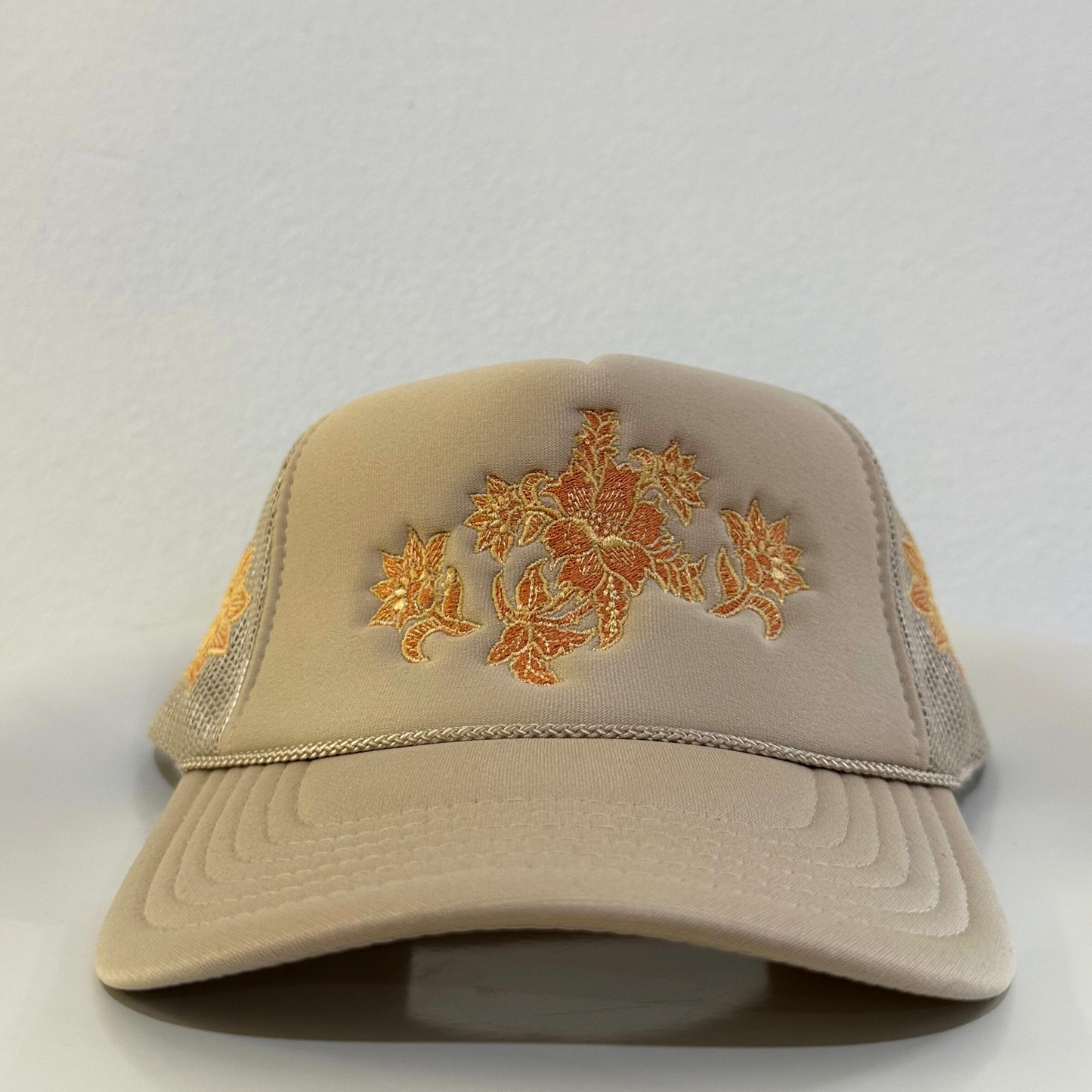 FLOWER CROWN TRUCKER [BEIGE/GOLD]