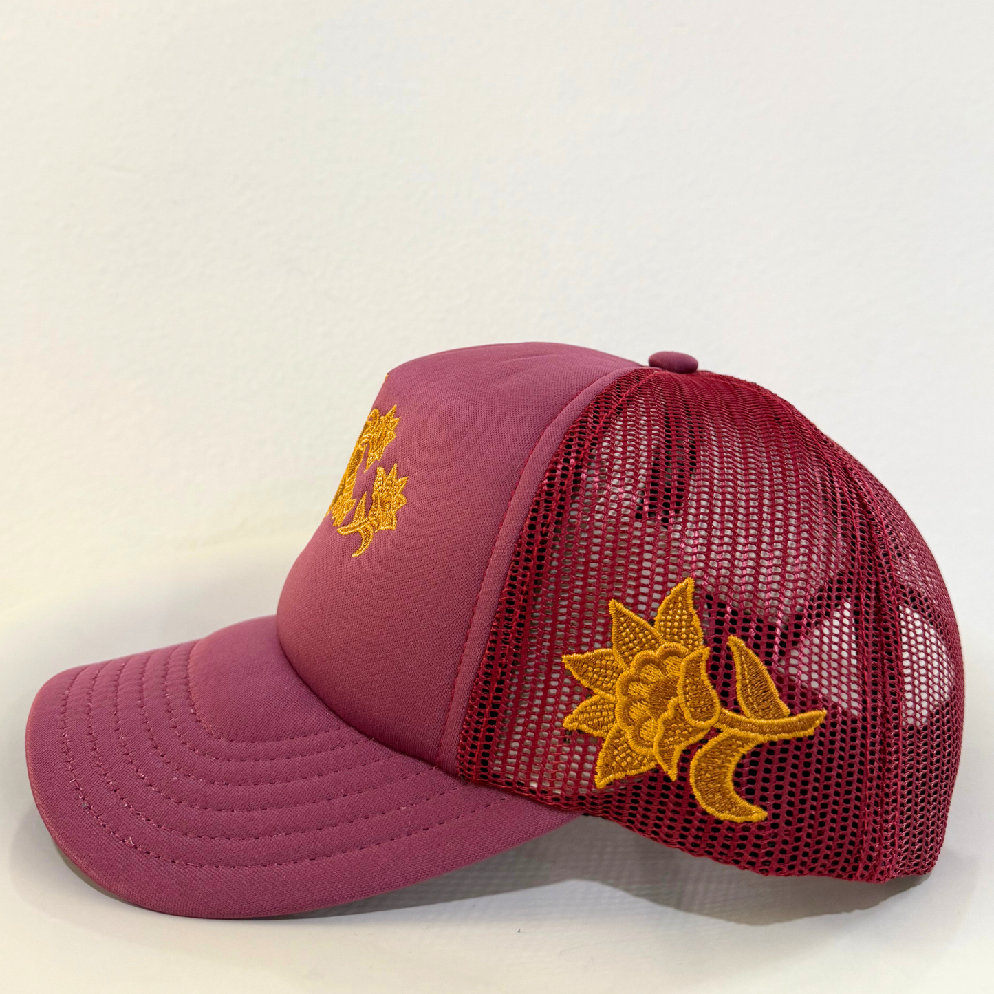 FLOWER CROWN TRUCKER [MAROON]